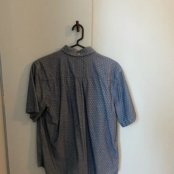 Button down - Picture 2 of 3